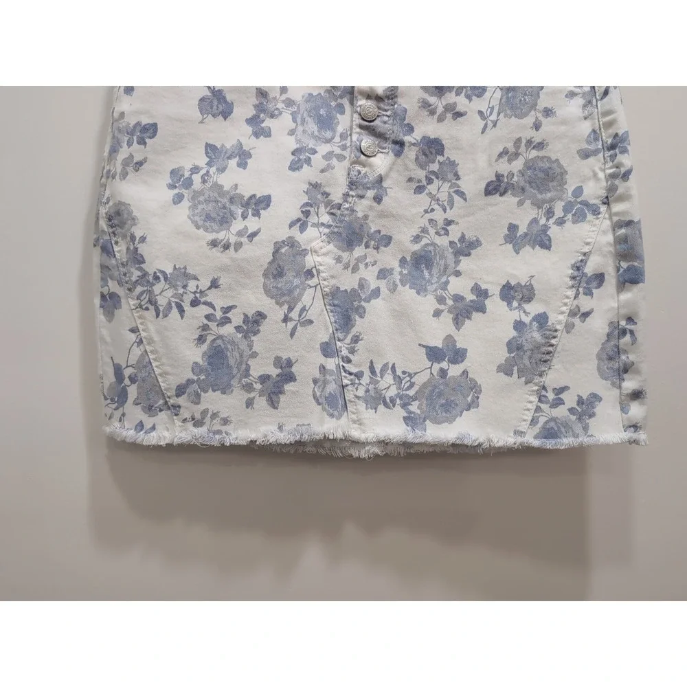 Seven 7 Weekend Denim Skirt Size 8 White Blue Floral Toile Print‎ Frayed Hem